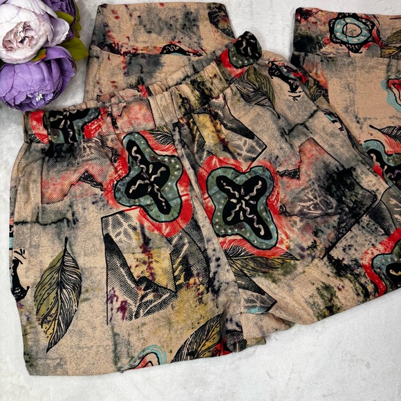 Boutique Abstract Patterned Pants - Picture 3 of 15